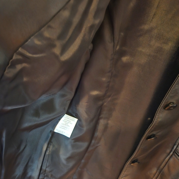 Danier Classic Women's Front Button Mid Length Leather Jacket - Picture 6 of 8